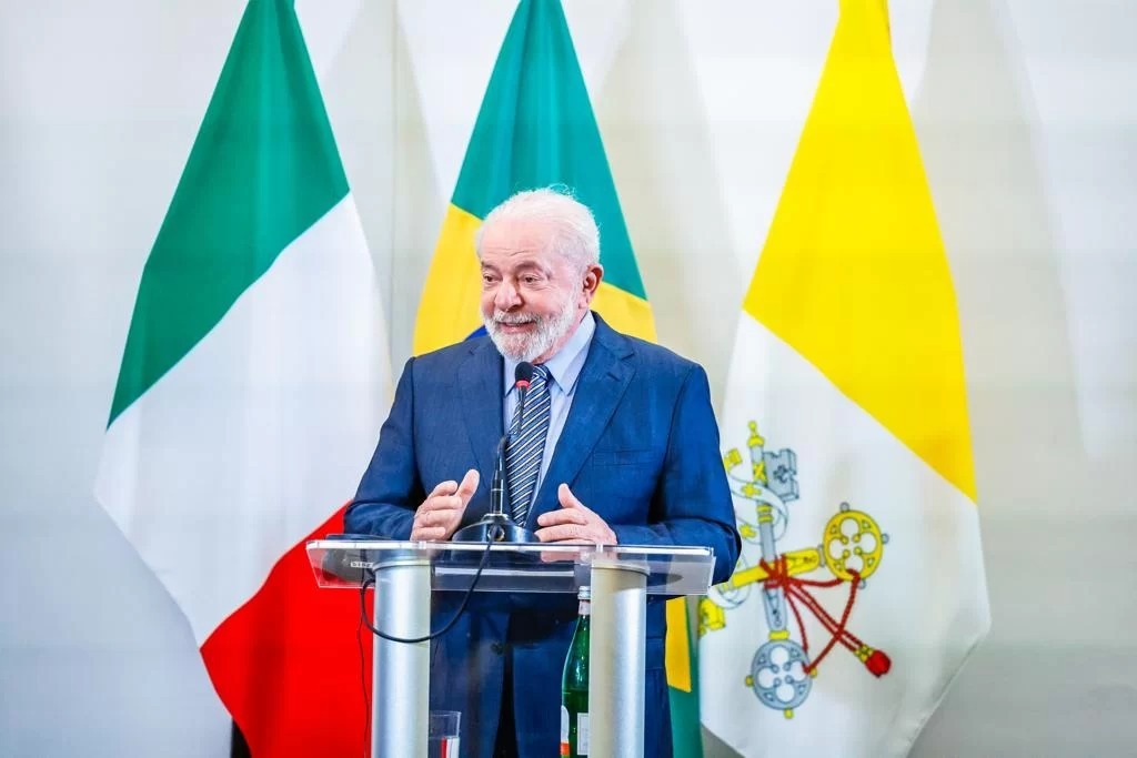 Lula critica Campos Neto e BC: “Jogando contra interesses da economia”